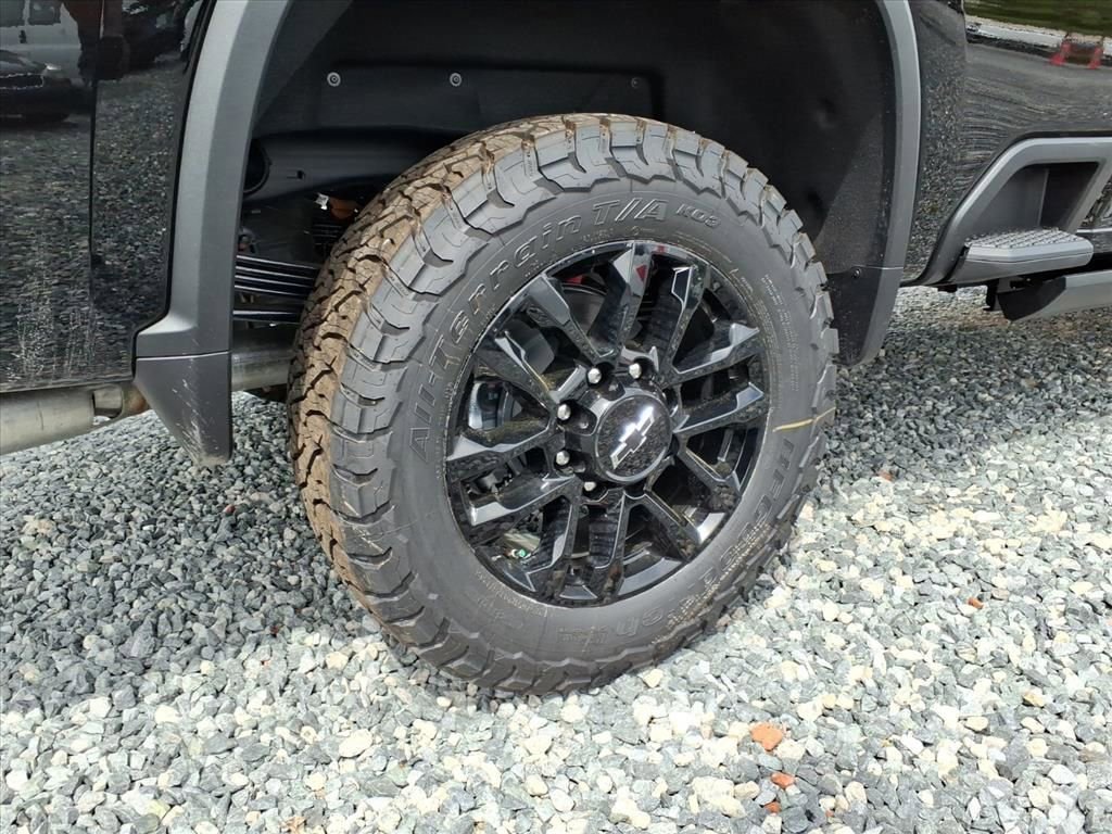 New 2026 Black Chevrolet High Country image 29