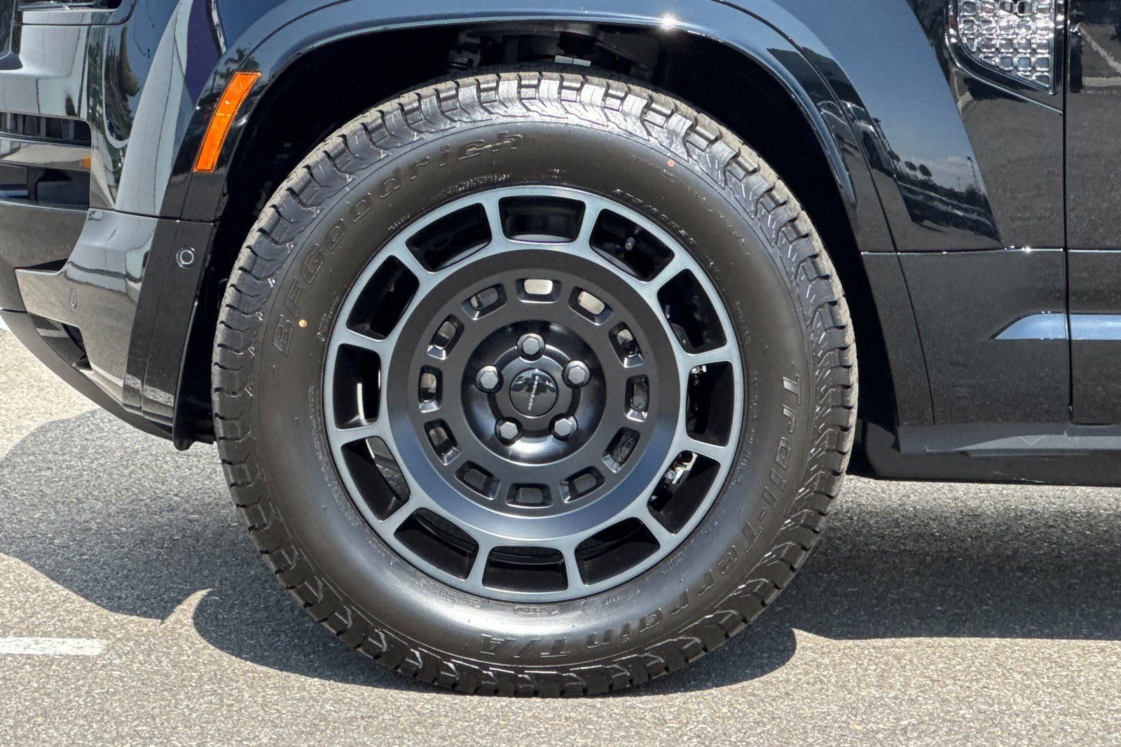 2026 Land Rover Defender OCTA Black - Photo 33