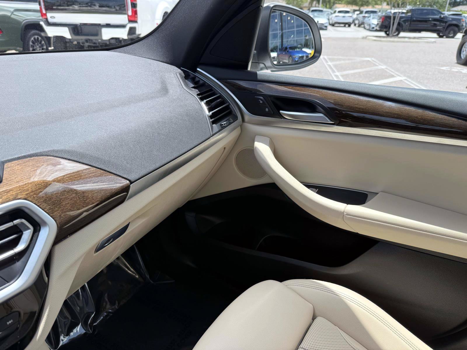 Used 2022 Mineral White Metallic BMW sDrive30i image 26