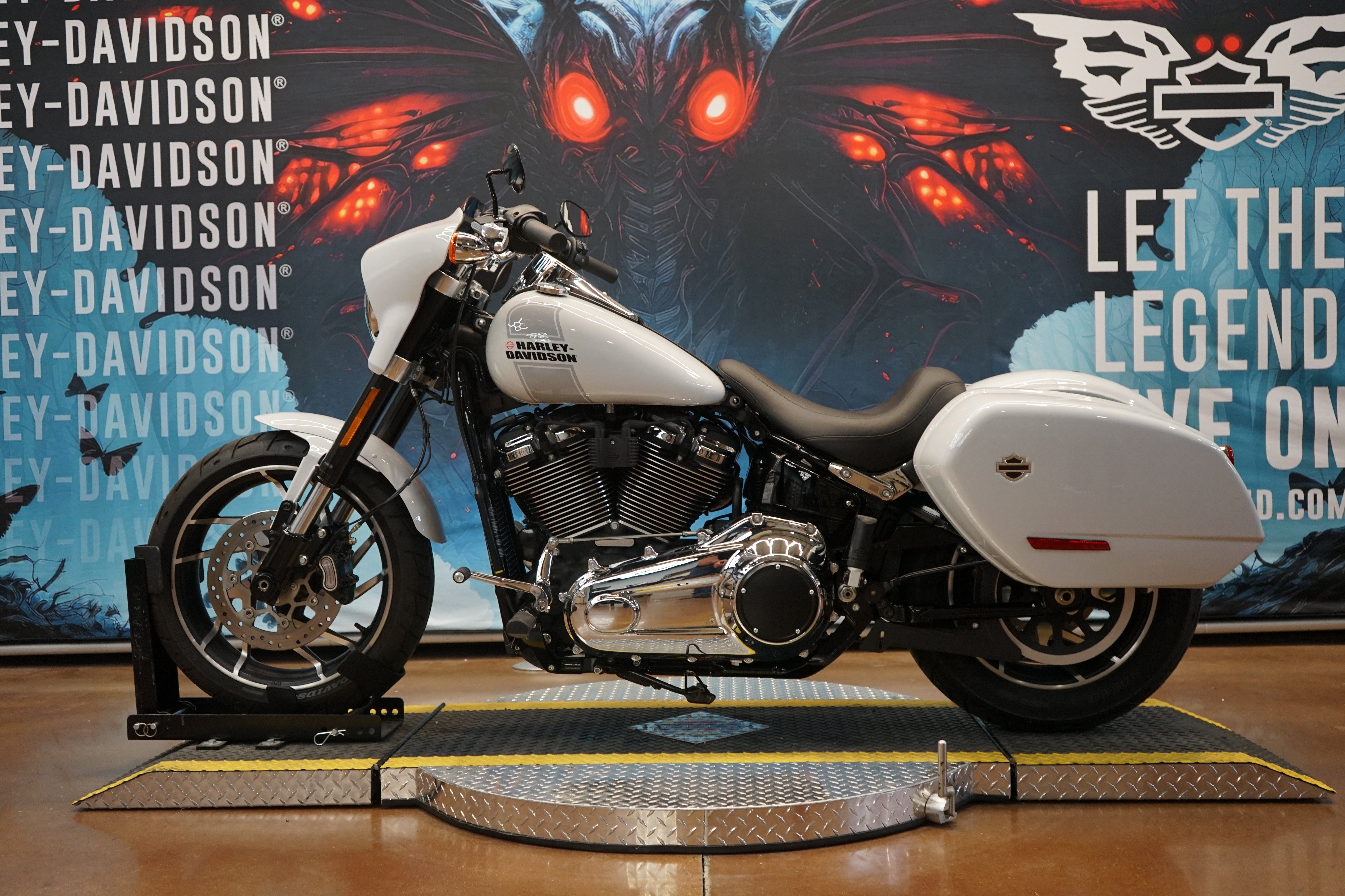 Used 2021 Stone Washed White Pearl Harley-Davidson  image 7