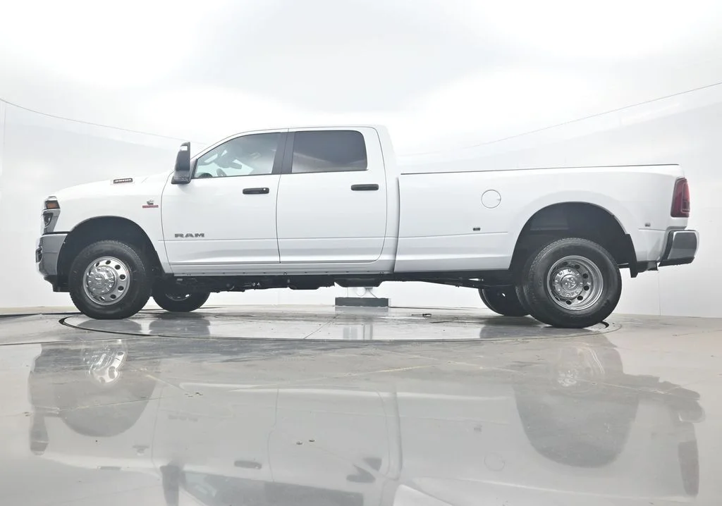 New 2026 Bright White Clear-Coat Exterior Paint RAM Big Horn image 41