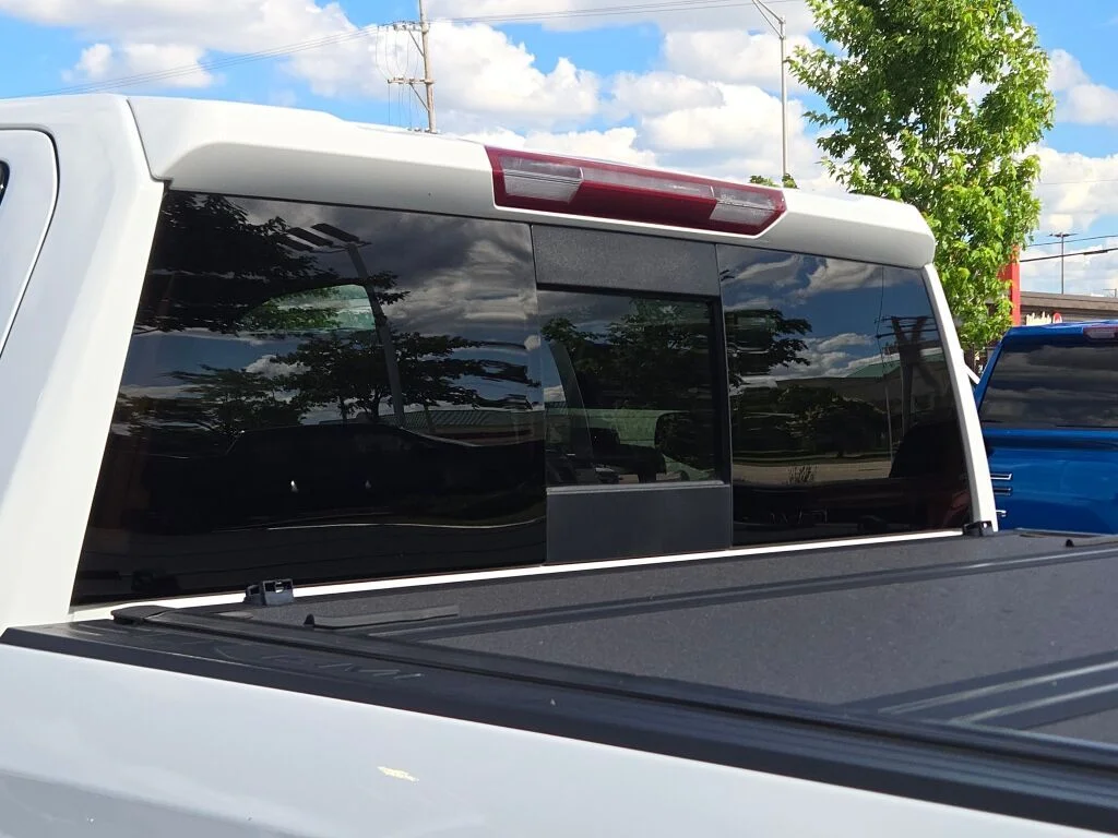 Used 2022 White GMC AT4 image 18