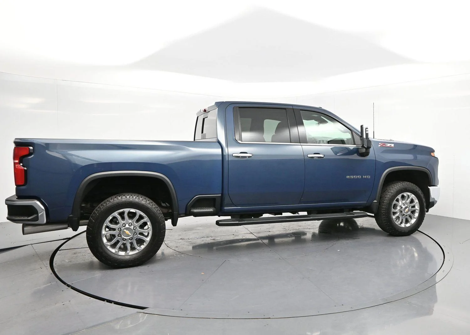 Used 2025 Lakeshore Blue Metallic Chevrolet LTZ image 8