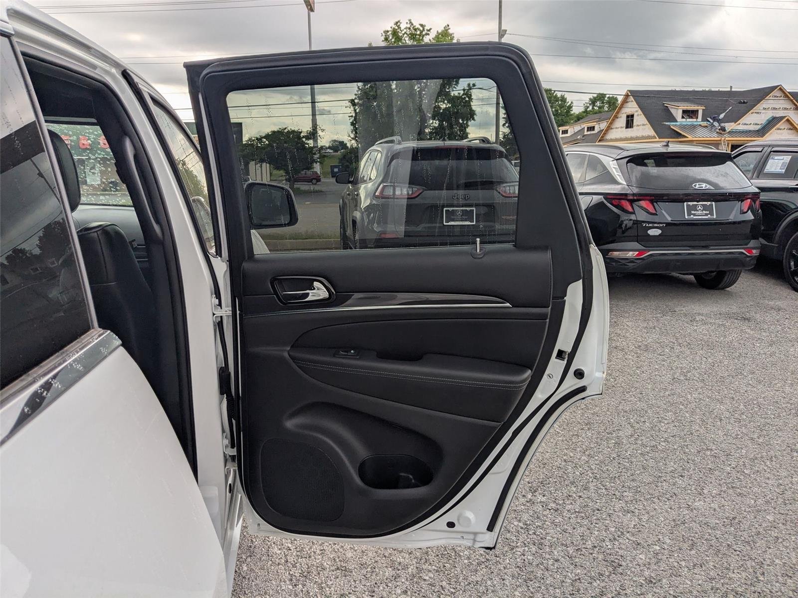 Used 2019 Bright White Clearcoat Jeep Overland image 28