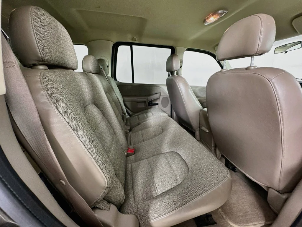 Used 2004 Pueblo Gold Clearcoat Metallic Ford XLS image 30
