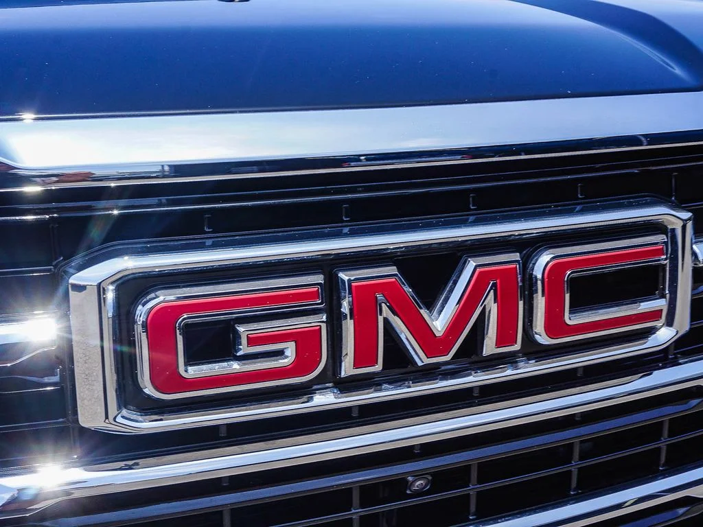 Used 2025 Black GMC Elevation image 11