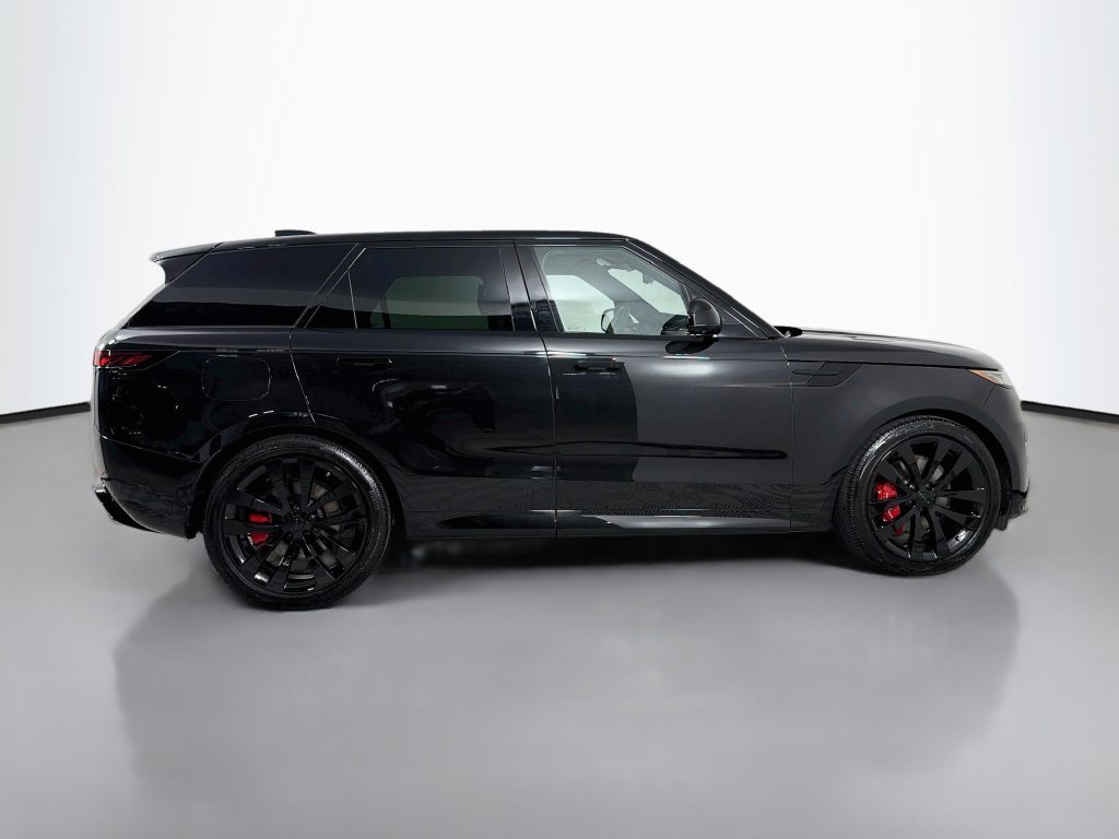 Used 2026 Black Land Rover Dynamic SE image 4
