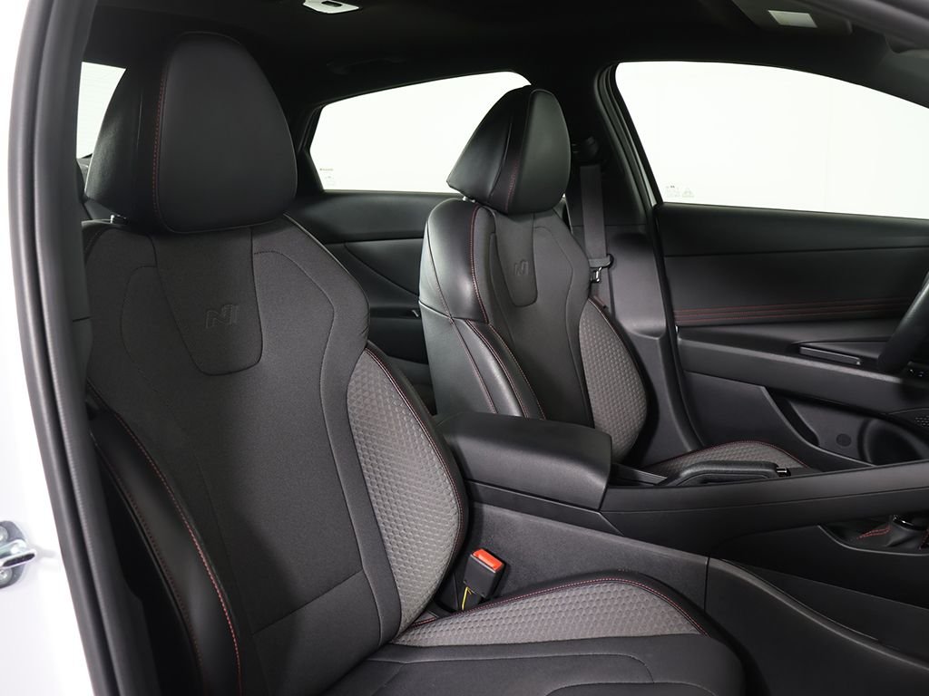 2025 Hyundai Elantra N Line - Photo 30