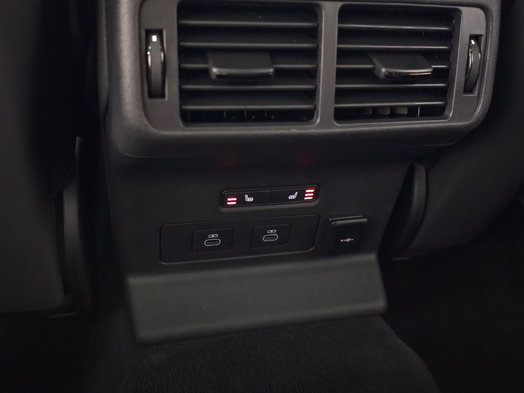 Certified Used 2026 White Land Rover Dynamic SE image 38