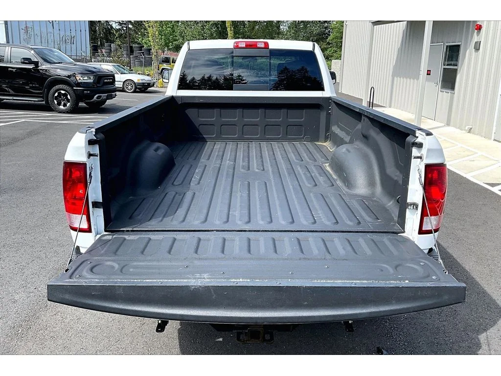 Used 2014  Ram SLT image 33