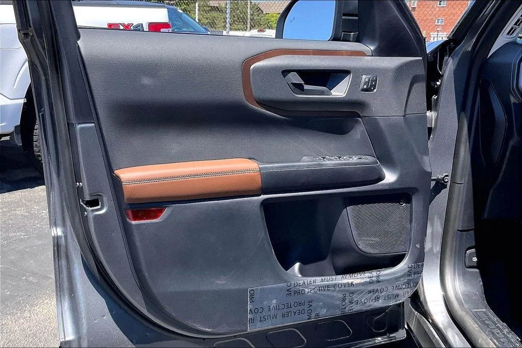 New 2025 Carbonized Gray Metallic Ford Outer Banks® image 22