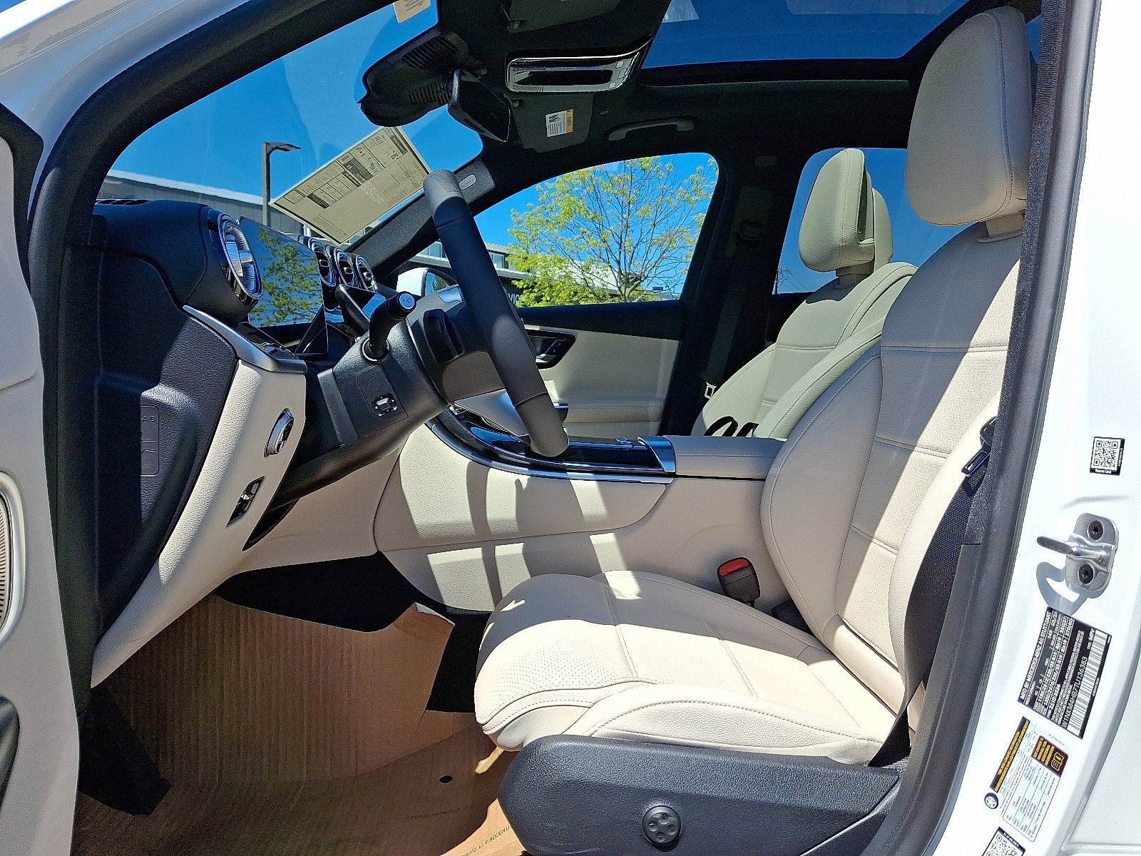 New 2026 Polar White Mercedes-Benz GLC 300 image 8