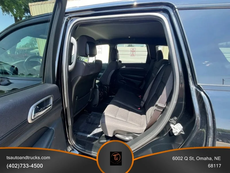 Used 2019 Black Jeep Upland Sport Utility 4D image 17