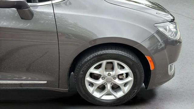 Used 2017 Gray Chrysler Touring L Plus image 37