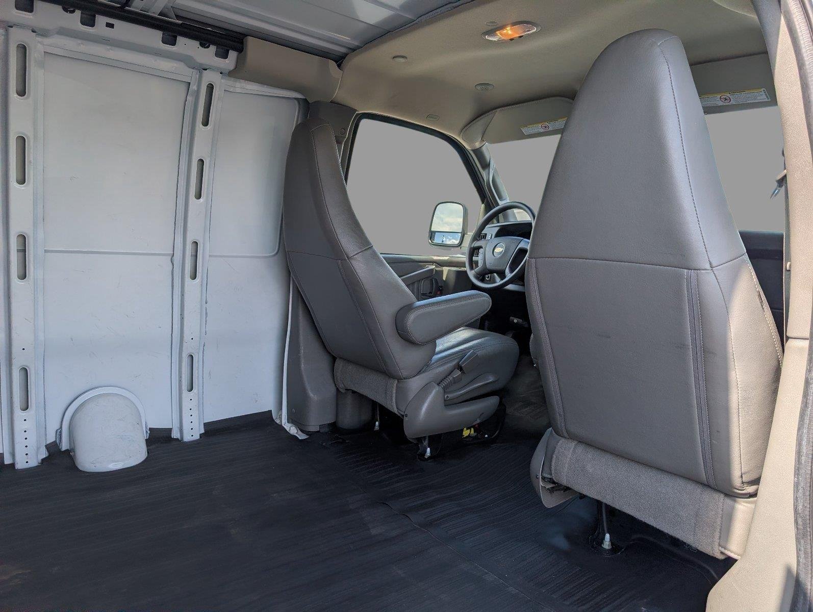 Used 2025 Summit White Chevrolet WT image 34
