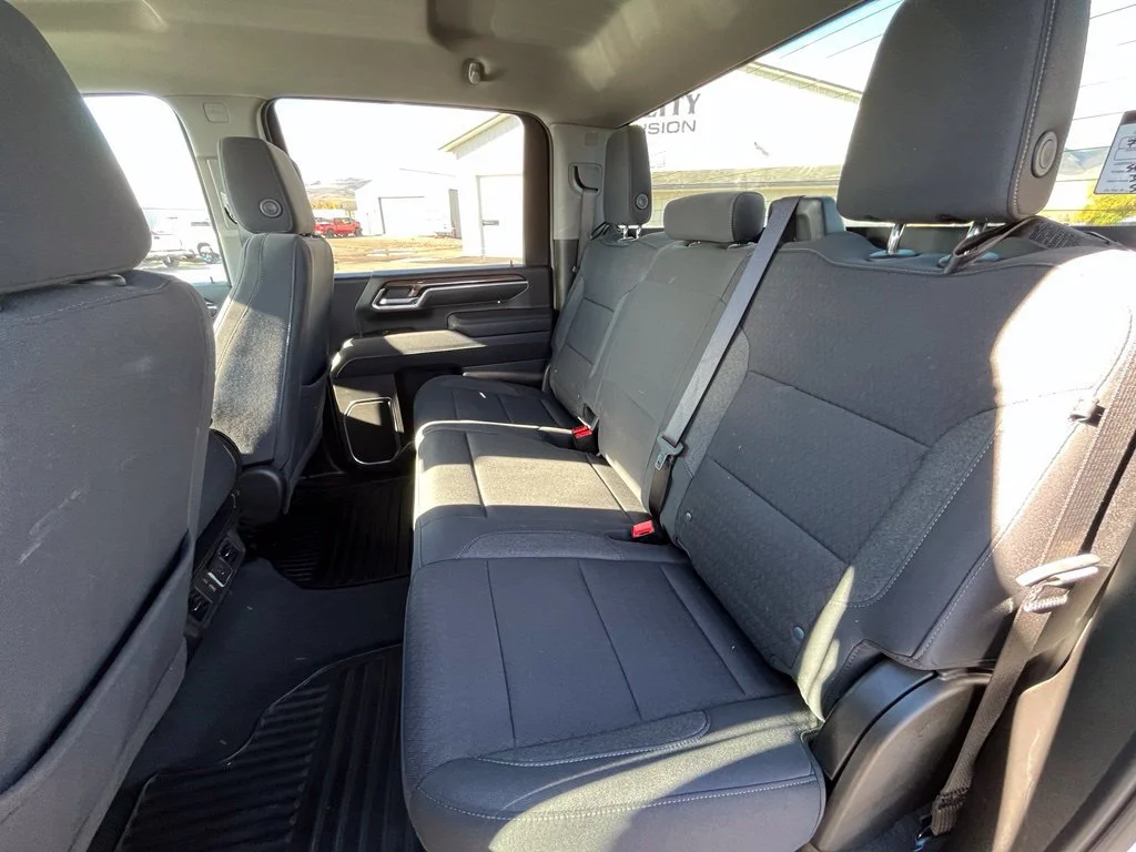 Used 2025 Summit White Chevrolet LT image 14