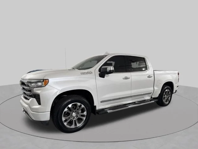 Used 2024 Beige Chevrolet High Country image 4
