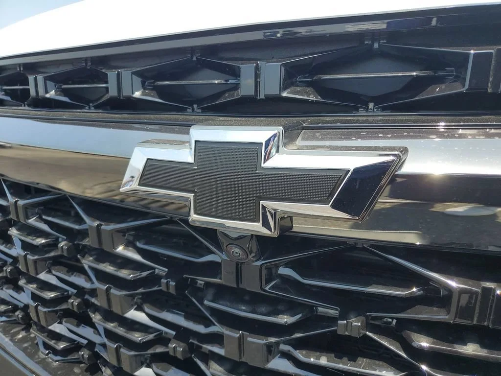 New 2026 Polar White Tricoat Chevrolet Z71 image 38