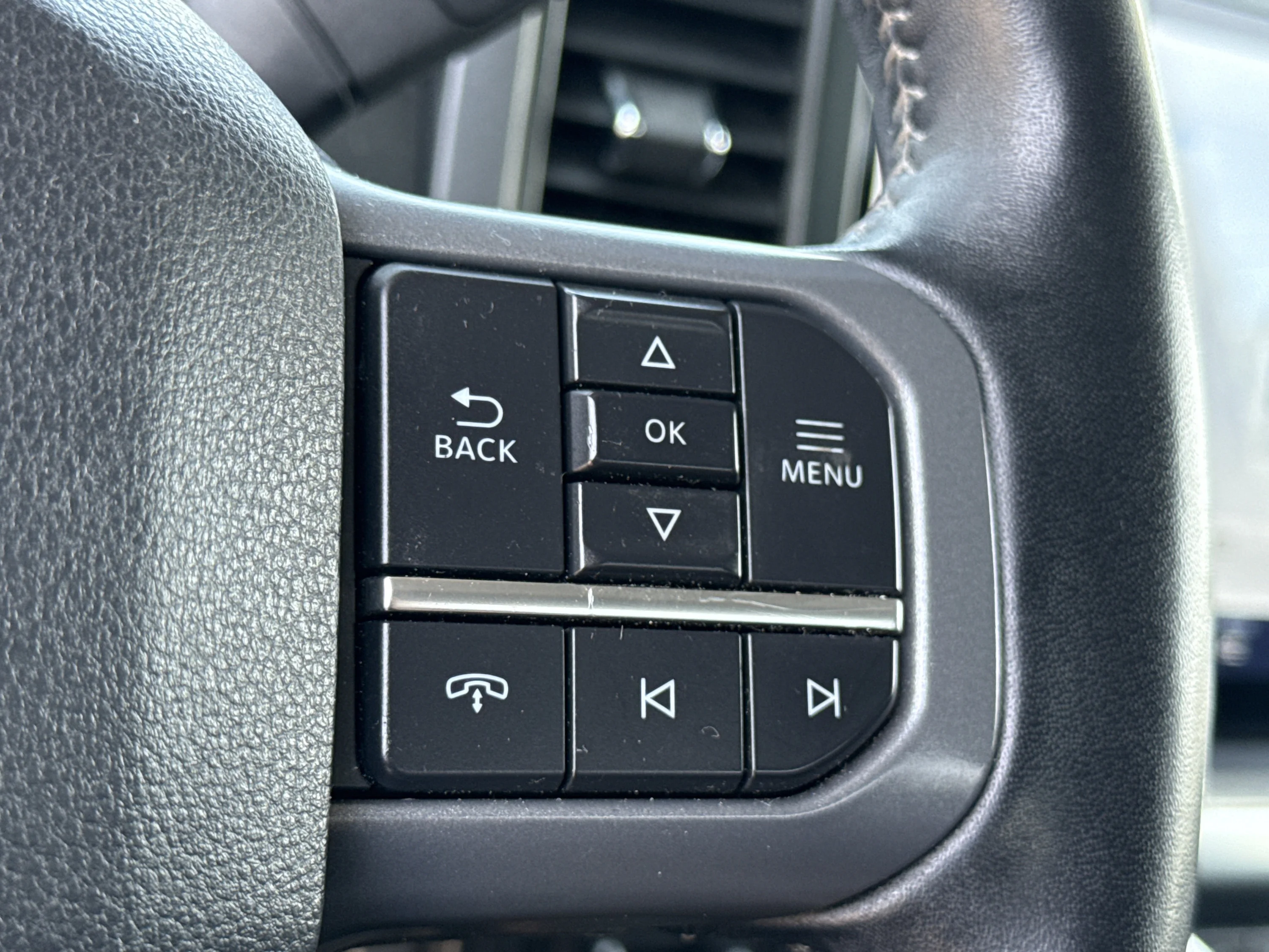 Used 2022 Agate Black Metallic Ford LARIAT image 38