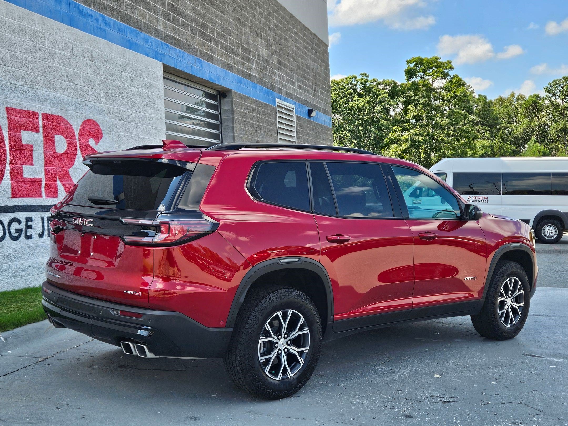 2024 GMC Acadia AT4 - Photo 7