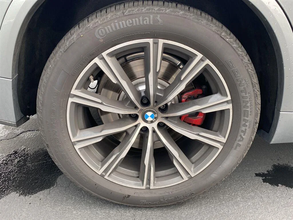 Used 2026 Skyscraper Grey Metallic BMW M60i image 13