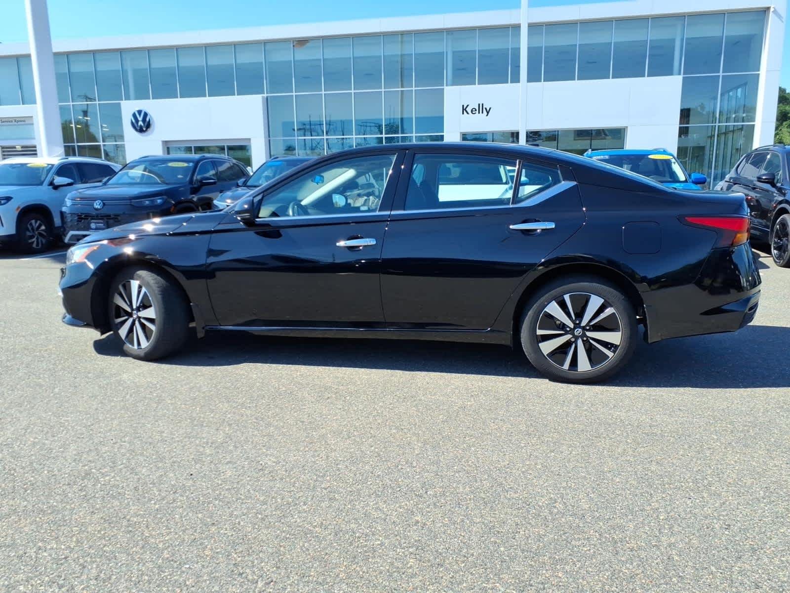Used 2022 Super Black Nissan 2.5 SL image 8