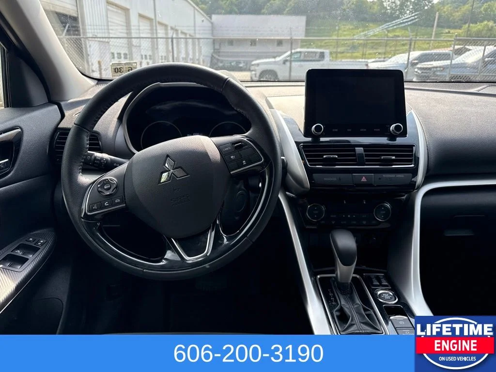 Used 2025  Mitsubishi SE image 14