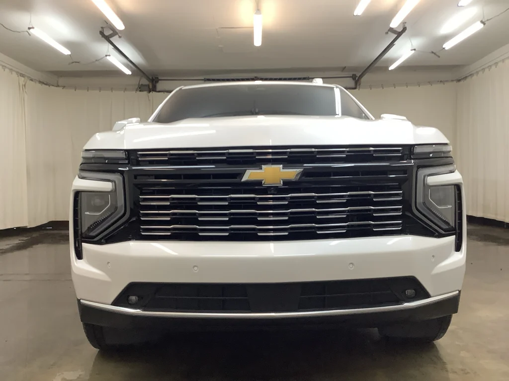 Used 2025 IRIDESCENT PEARL TRICOAT Chevrolet High Country image 12