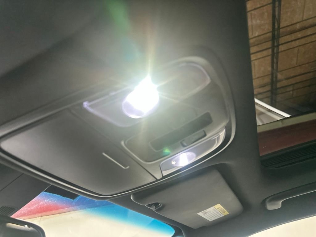 Used 2022 White Kia Nightfall image 17