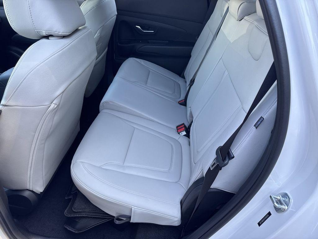 New 2026 White Hyundai SEL FWD image 20