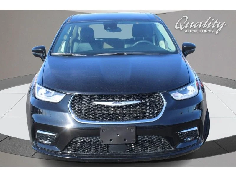 Used 2024  Chrysler Touring L image 11