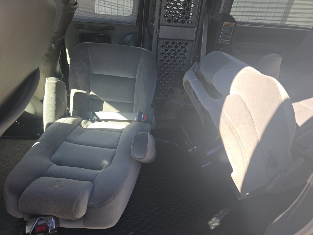 Used 2009 Silver Chevrolet Upfitter image 14