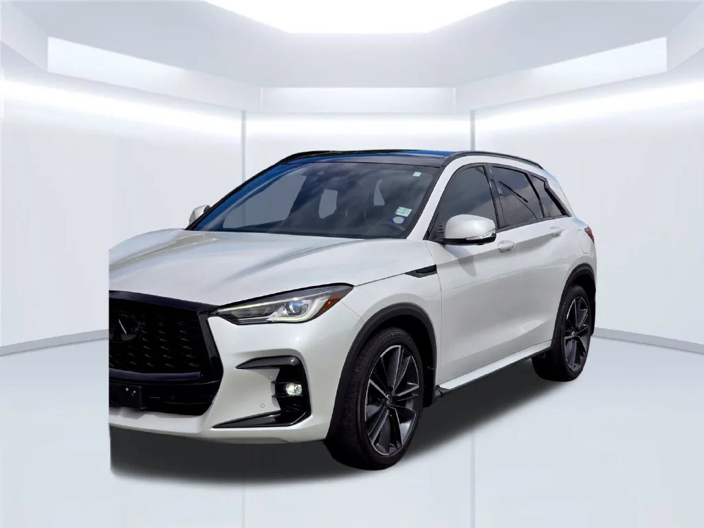 Used 2025 White INFINITI SPORT image 51
