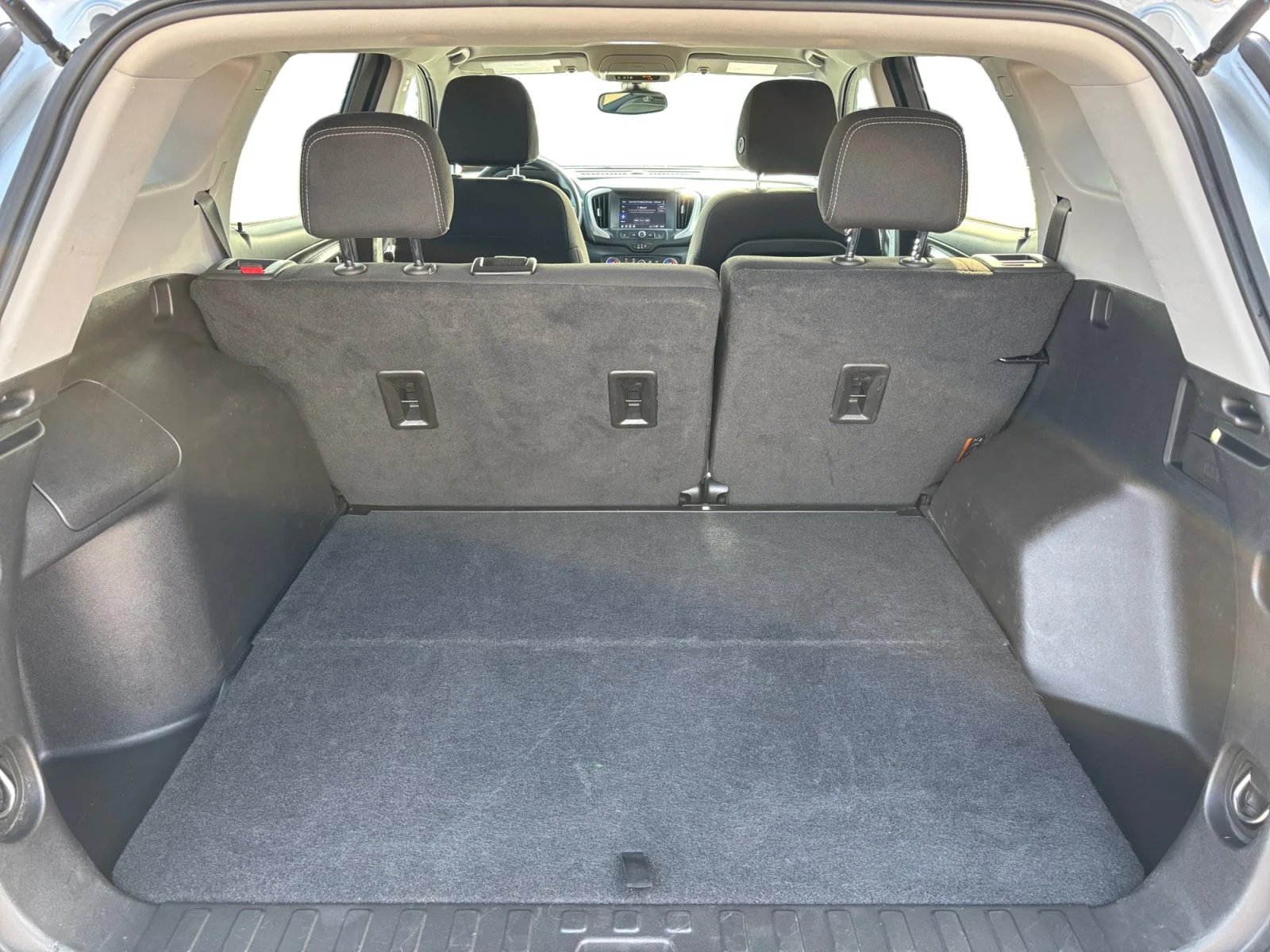 Used 2024 Summit White GMC SLE image 19