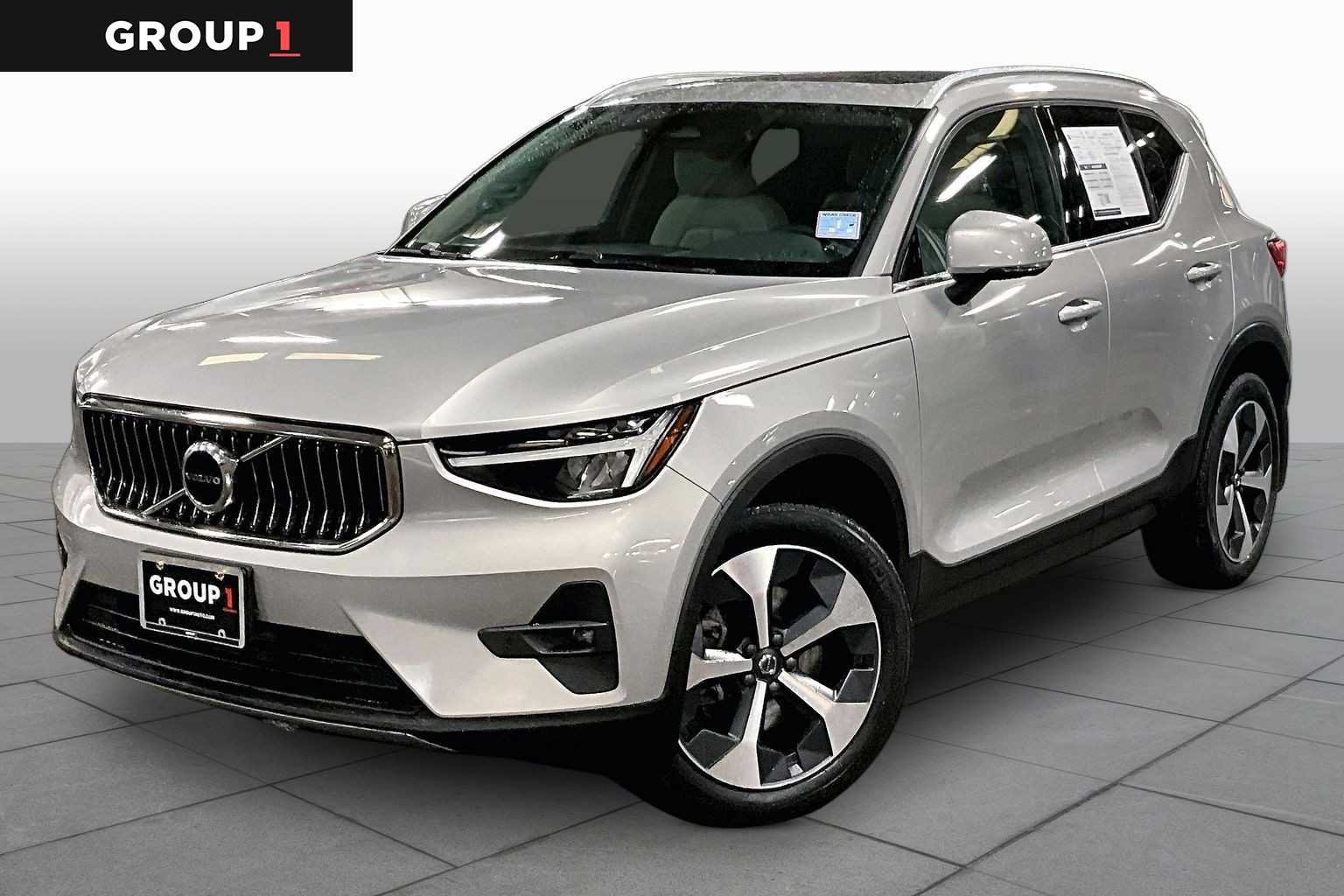 2023 Volvo XC40 Plus Bright Theme