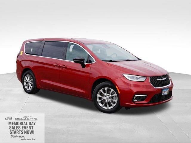 2025 Chrysler Pacifica Select AWD's photo