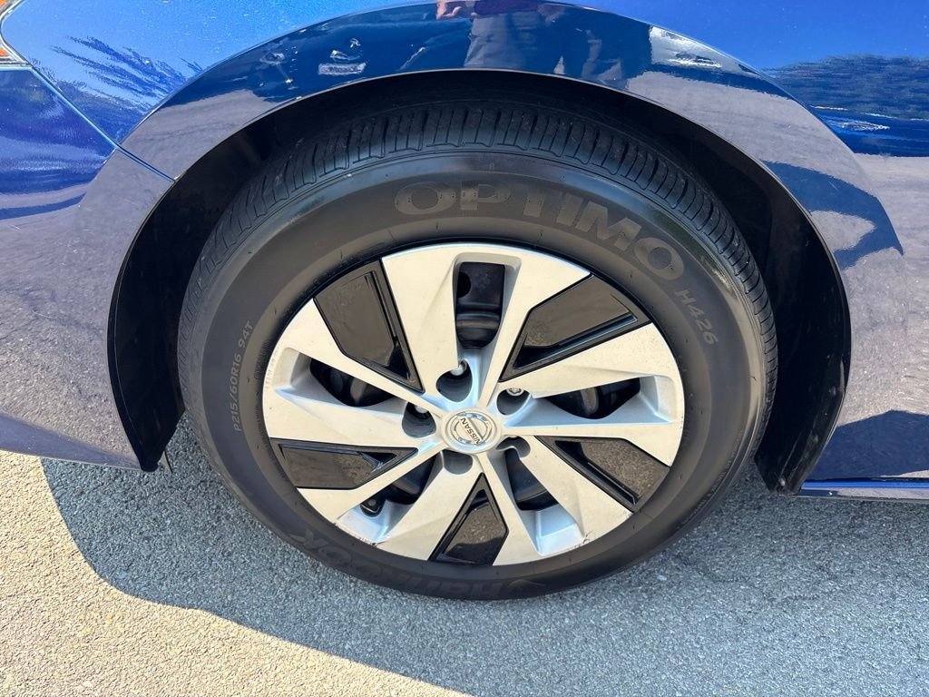 Used 2019 Blue Nissan 2.5 S image 9