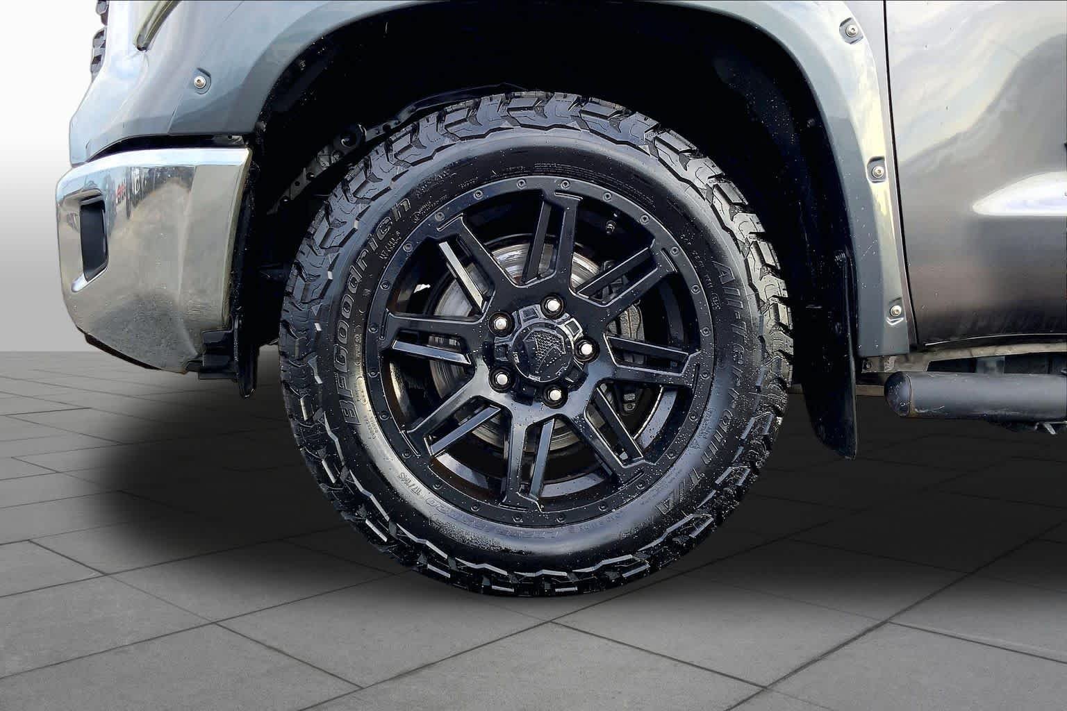 Used 2018 Magnetic Gray Metallic Toyota SR5 image 12