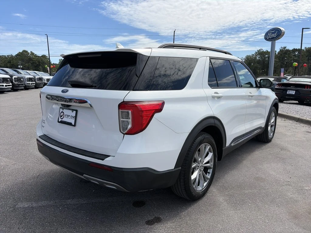 Used 2021 White Ford XLT image 7