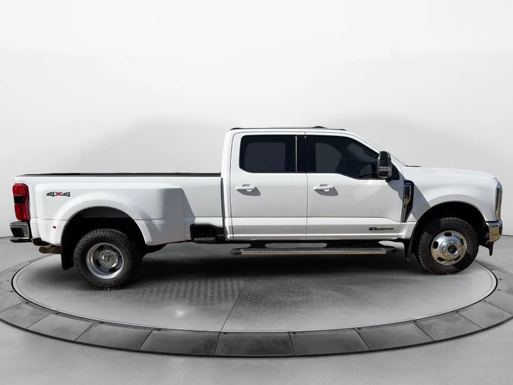 Used 2025 Oxford White Ford LARIAT image 7