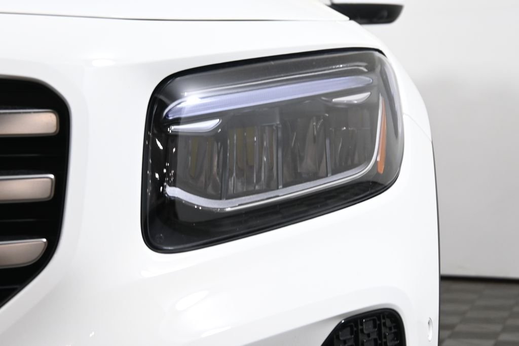 Used 2026 Polar White Mercedes-Benz GLB 250 image 11