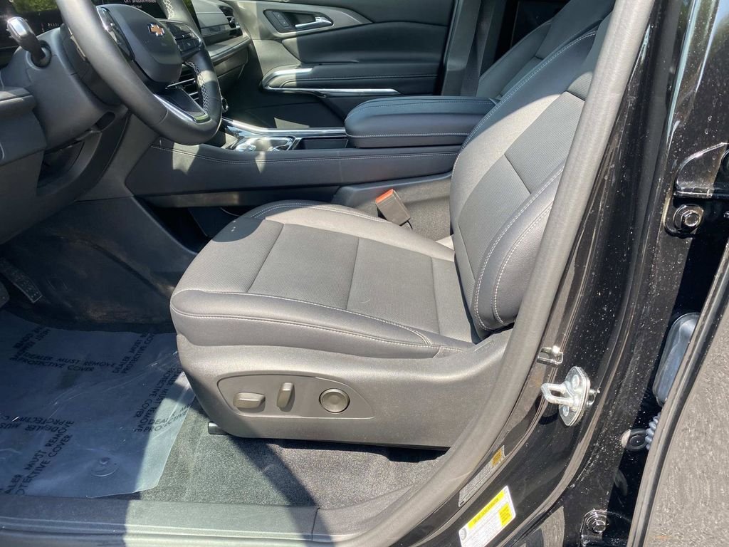 Certified Used 2026 Mosaic Black Metallic Chevrolet LT image 18