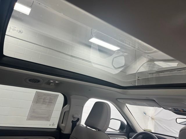 New 2026 Star White Metallic Tri-Coat Ford Active image 24