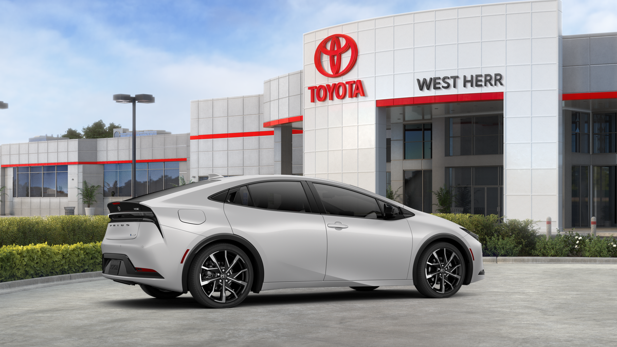 2026 Toyota Prius Plug-in Hybrid XSE - Photo 11