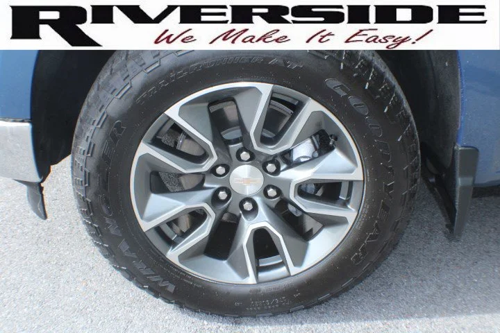 Used 2024 Lakeshore Blue Metallic Chevrolet LT (2FL) image 5