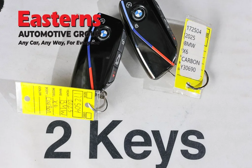 Used 2025 Black BMW M60i image 27