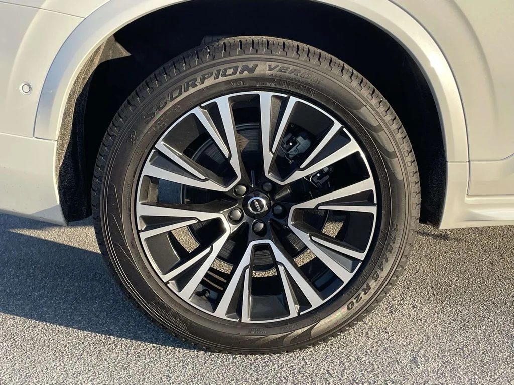 Used 2025 Crystal White Metallic Volvo Plus image 32