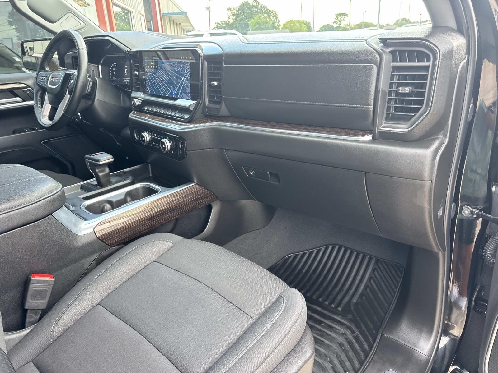 Used 2024 Onyx Black GMC Elevation image 12