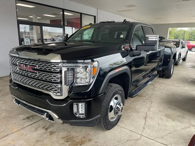 Used 2022 Black GMC Denali image 2