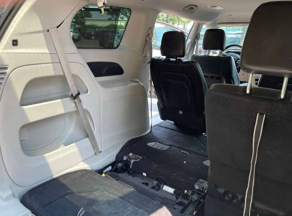 Used 2022 Gray Clearcoat Chrysler Touring L image 25